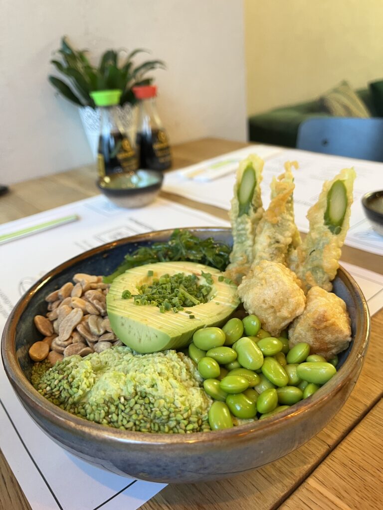 Japanska vege činija s hranom